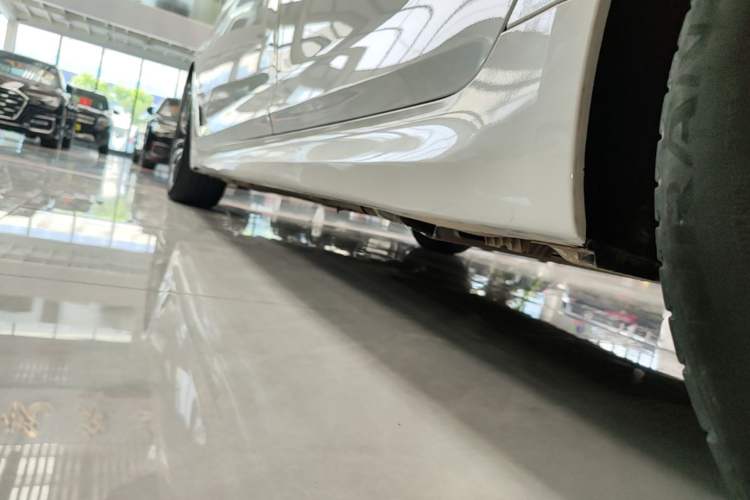 Used BMW 5 Series 2022 Restyled 525Li M Sport Package Left Side Sill