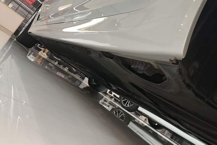 Used BMW 5 Series 2022 525Li Luxury Package Left Side Sill