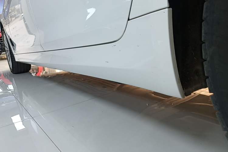 Used BMW 5 Series 2022 Second Facelift 525Li Luxury Package Left Side Sill