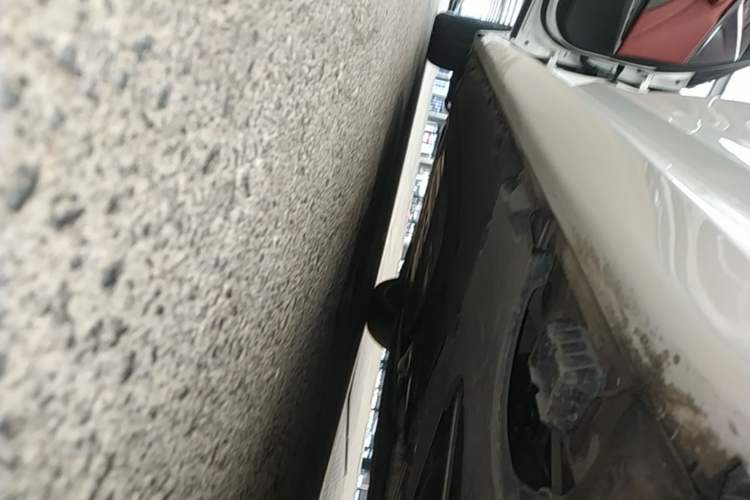 Used BMW 5 Series 2022 530Li Leading Model M Sport Package Left Side Sill