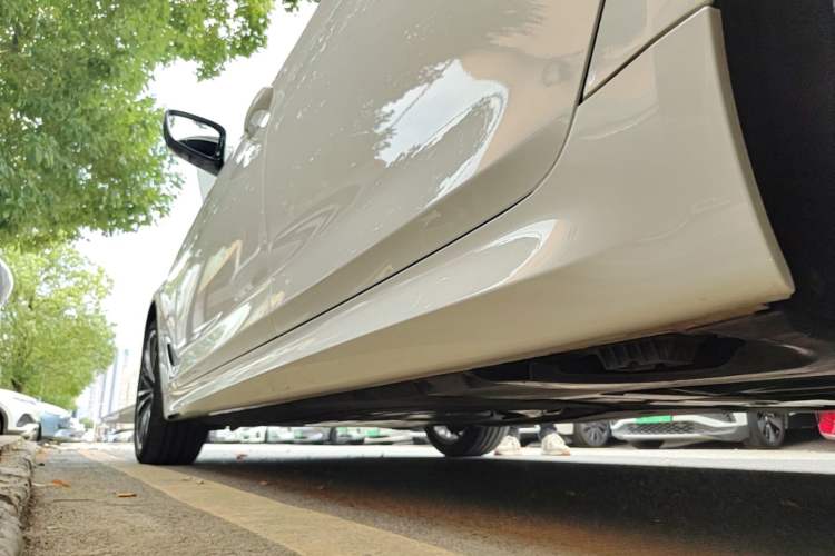 Used BMW 5 Series 2022 Second Facelift 530Li Leading Edition M Sport Package Left Side Sill