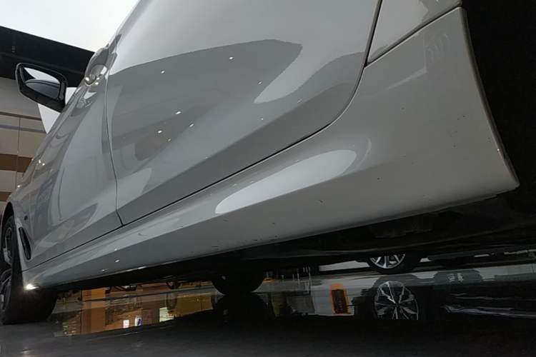 Used BMW 5 Series 2022 Second Facelift 525Li M Sport Package Left Side Sill
