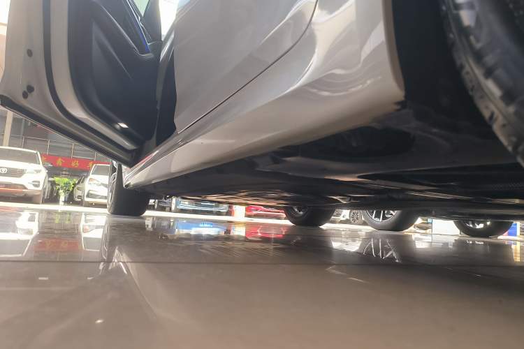 Used BMW 5 Series 2022 Restyled 525Li M Sport Package Left Side Sill
