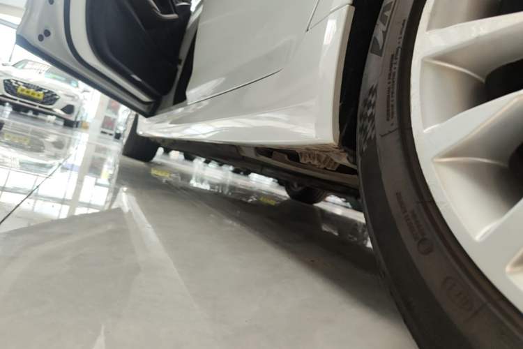 Used BMW 5 Series 2022 Restyled 525Li Luxury Package Left Side Sill