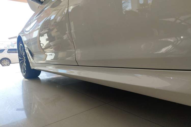 Used BMW 5 Series 2022 Second Facelift 530Li Leading Edition M Sport Package Left Side Sill