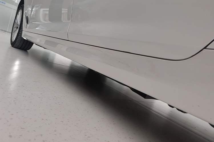 Used BMW 5 Series 2022 Restyled 525Li Luxury Package Left Side Sill