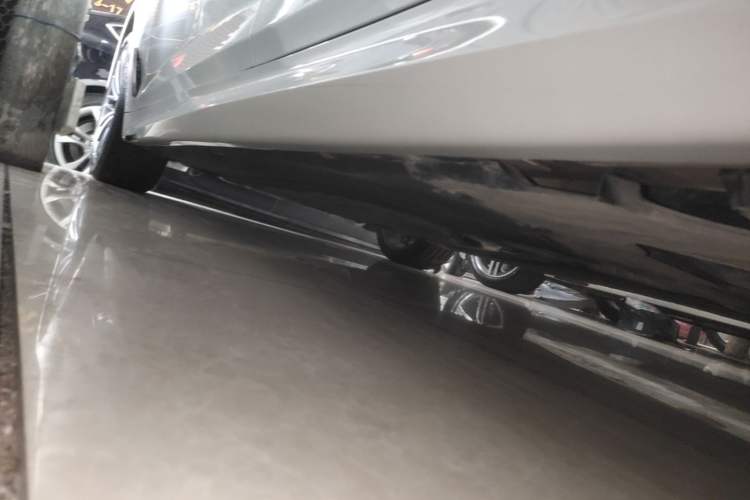 Used BMW 5 Series 2022 Restyled 530Li Leading Edition M Sport Package Left Side Sill