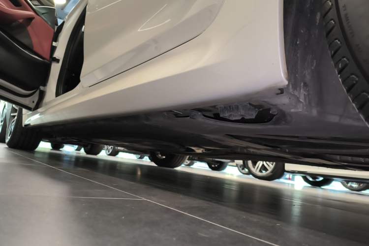 Used BMW 5 Series 2022 Restyled 525Li M Sport Package Left Side Sill