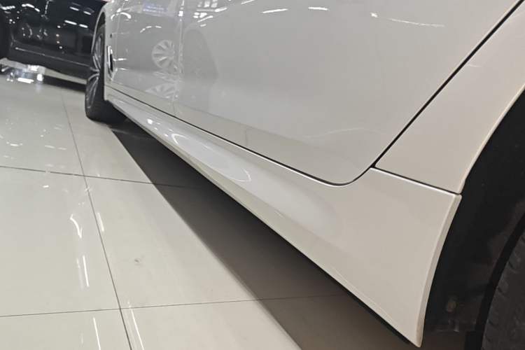 Used BMW 5 Series 2022 Restyled 530Li Leading Edition M Sport Package Left Side Sill