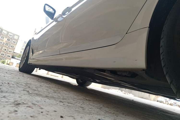 Used BMW 5 Series 2022 Second Facelift 525Li Luxury Package Left Side Sill