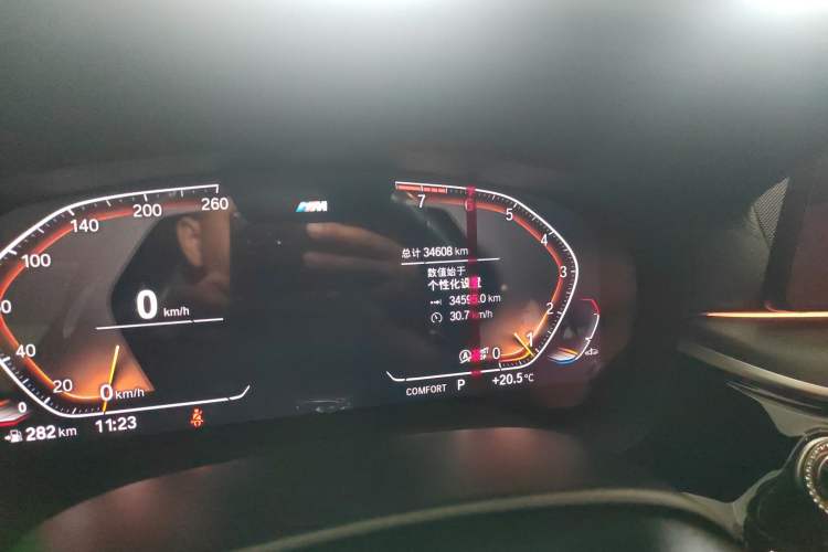 Used BMW 5 Series 2022 Second Facelift 530Li xDrive M Sport Package Odometer Close Up