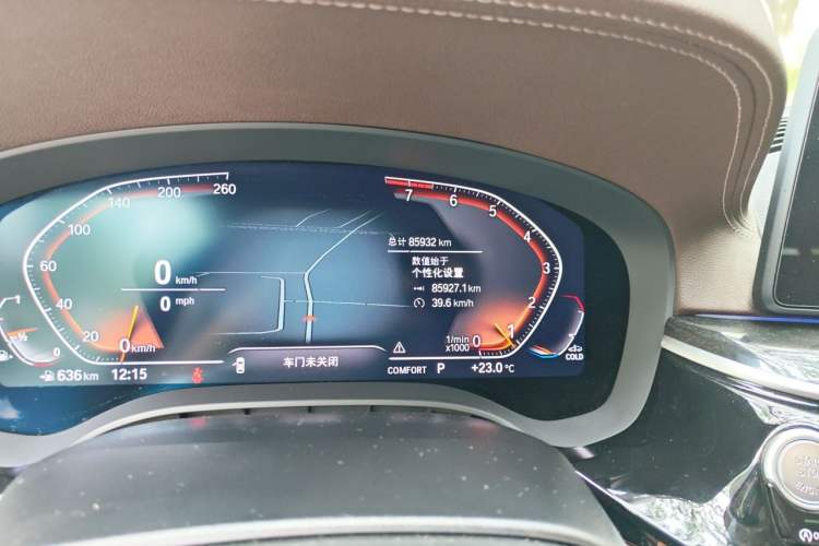 Used BMW 5 Series 2022 Second Facelift 525Li Luxury Package Odometer Close Up