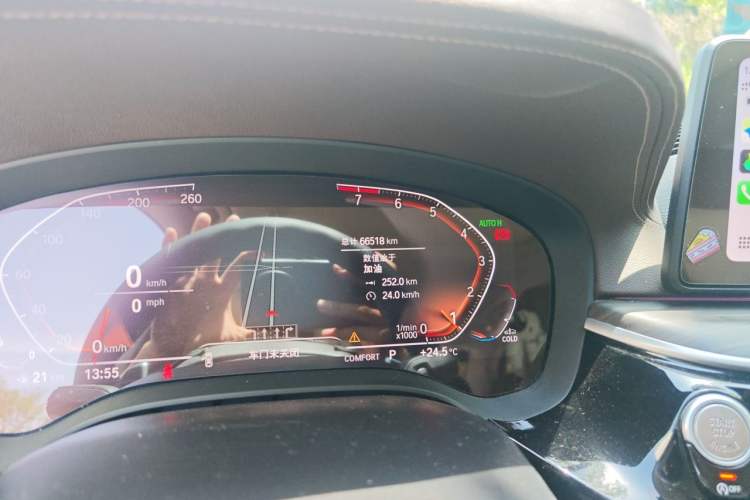 Used BMW 5 Series 2022 530Li Leading Luxury Package Odometer Close Up