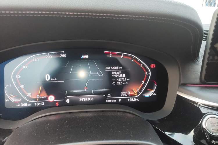 Used BMW 5 Series 2022 Second Facelift 530Li Luxury Version M Sport Package Odometer Close Up
