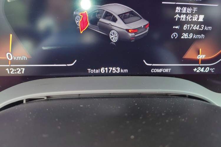 Used BMW 5 Series 2022 Second Facelift 530Li Luxury Version M Sport Package Odometer Close Up