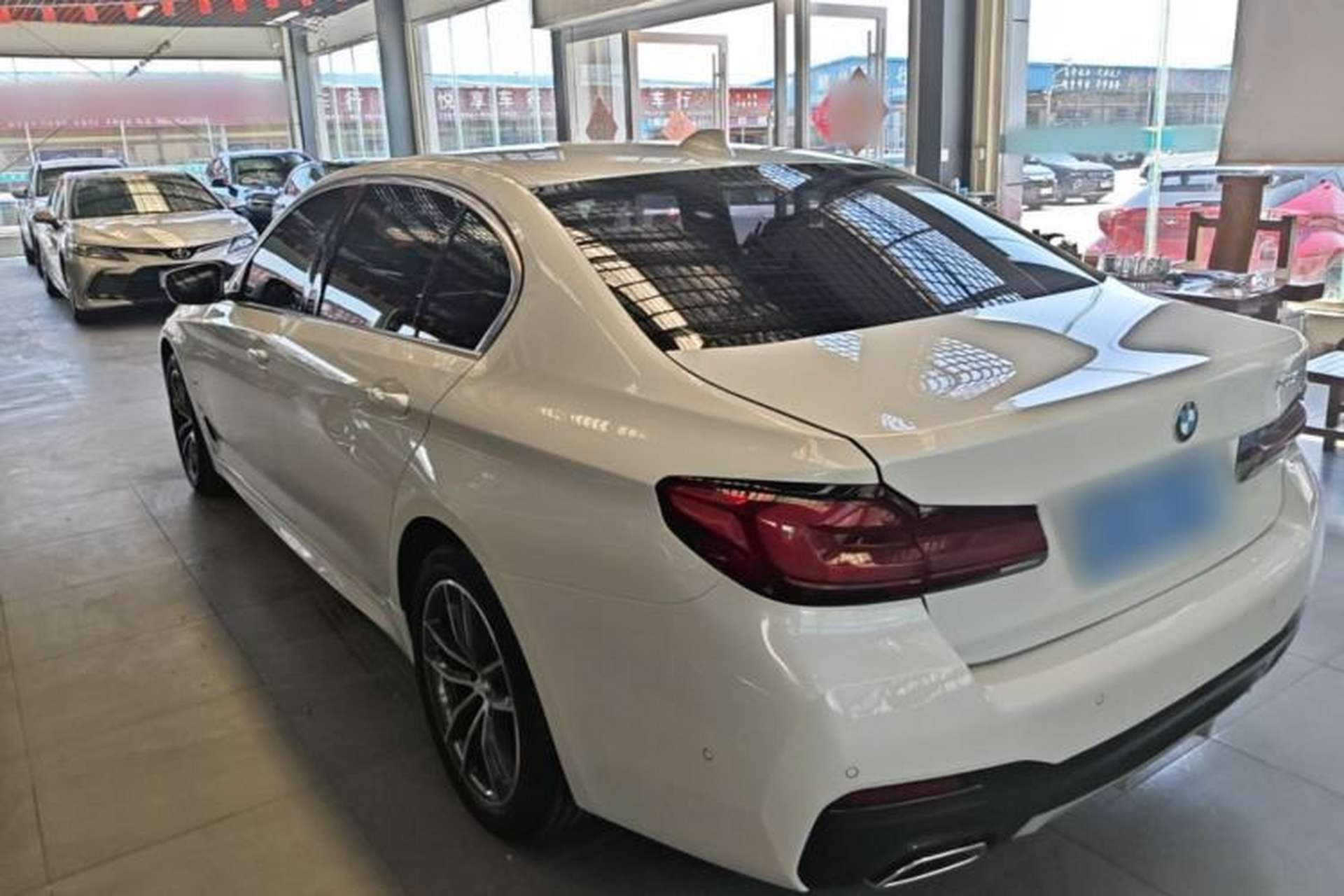 Used BMW 5 Series 2022 Second Facelift 525Li M Sport Package Rear Left 45 Deg