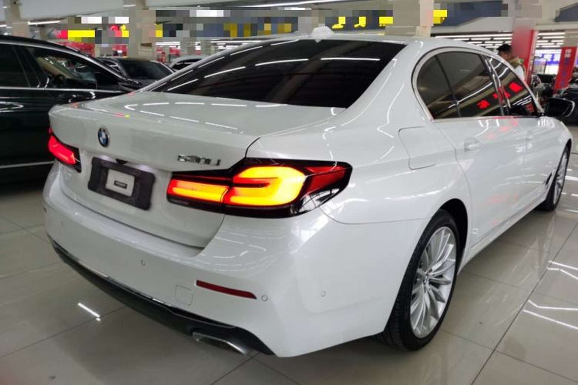 Used BMW 5 Series 2022 Second Facelift 530Li Luxury Edition Premium Package Rear Right 45 Deg