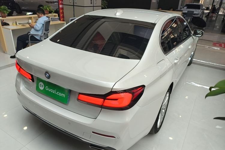 Used BMW 5 Series 2022 525Li Luxury Package Rear Right 45 Deg