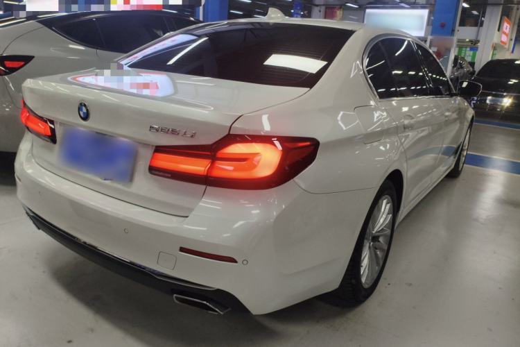 Used BMW 5 Series 2022 Restyled 525Li Luxury Package Rear Right 45 Deg