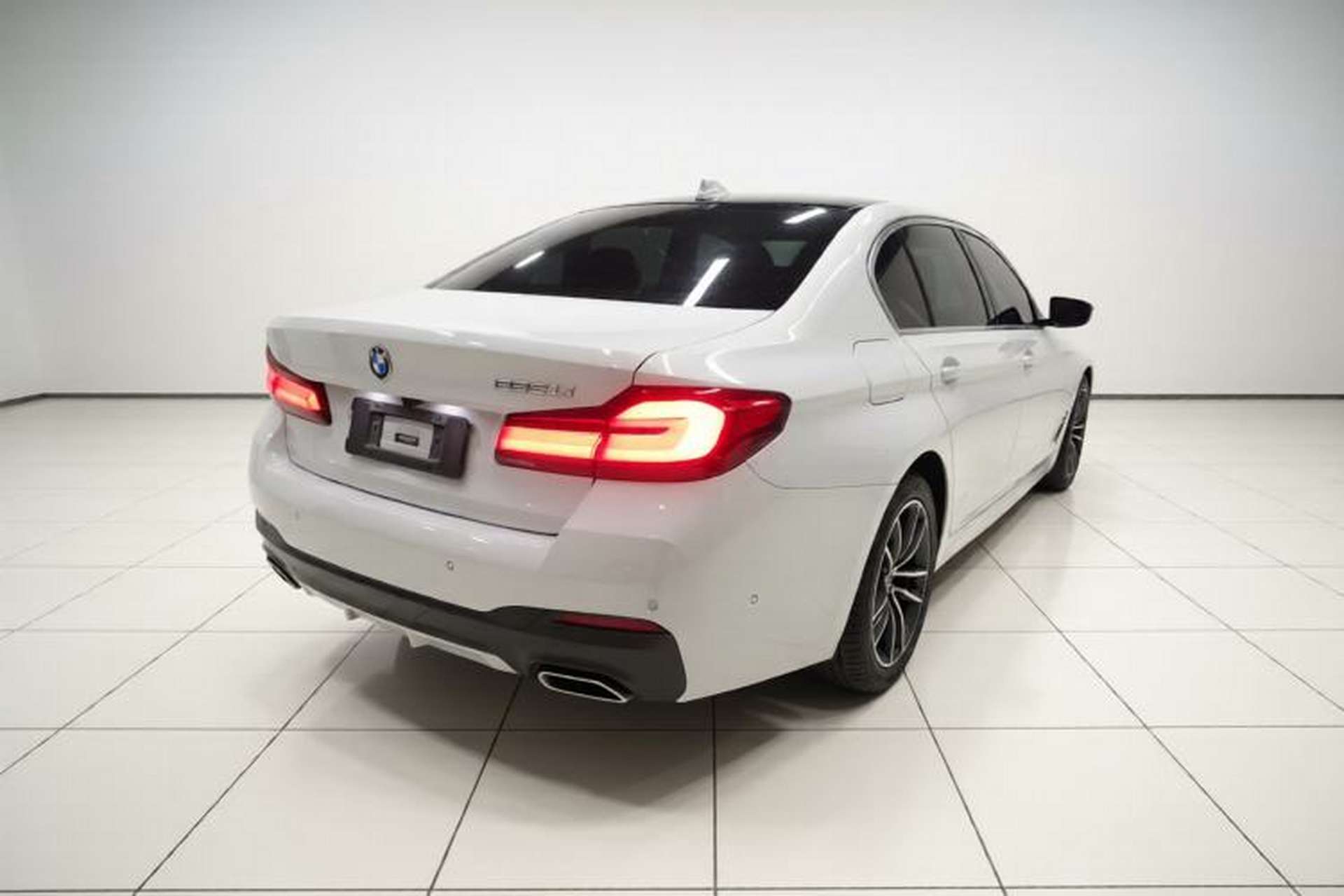 Used BMW 5 Series 2022 Second Facelift 525Li M Sport Package Rear Right 45 Deg