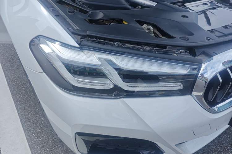 Used BMW 5 Series 2022 Restyled 530Li Leading Edition M Sport Package Right Front Headlight