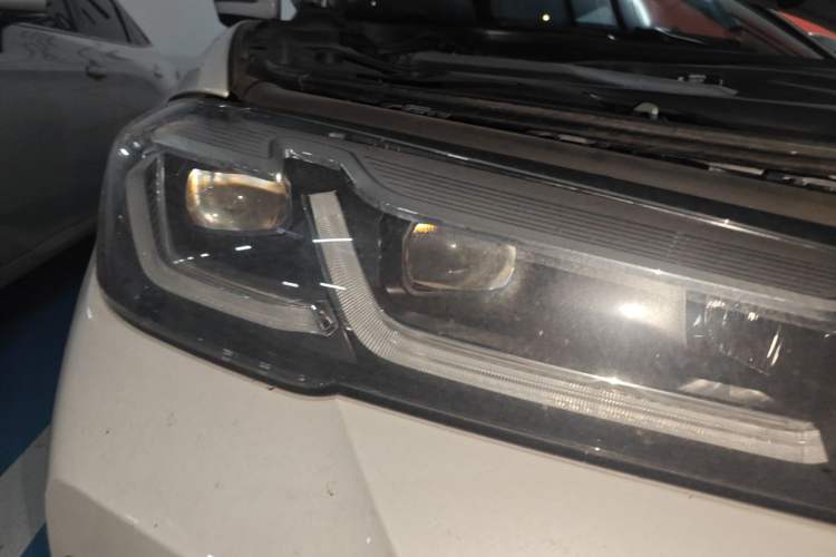 Used BMW 5 Series 2022 Second Facelift 530Li Luxury Version M Sport Package Right Front Headlight