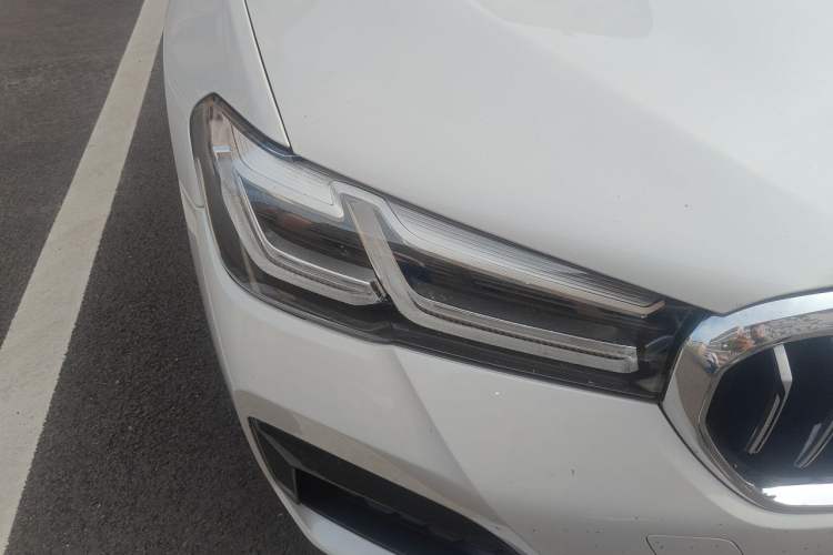 Used BMW 5 Series 2022 525Li M Sport Package Right Front Headlight