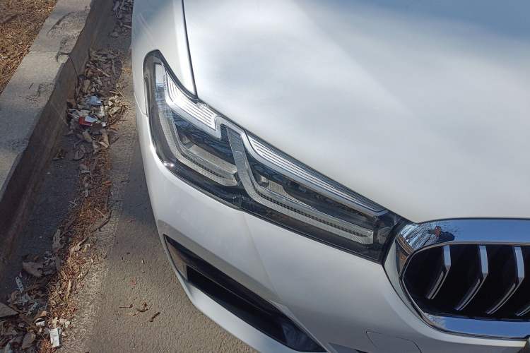 Used BMW 5 Series 2022 Revised Version 530Li xDrive M Sport Package Right Front Headlight