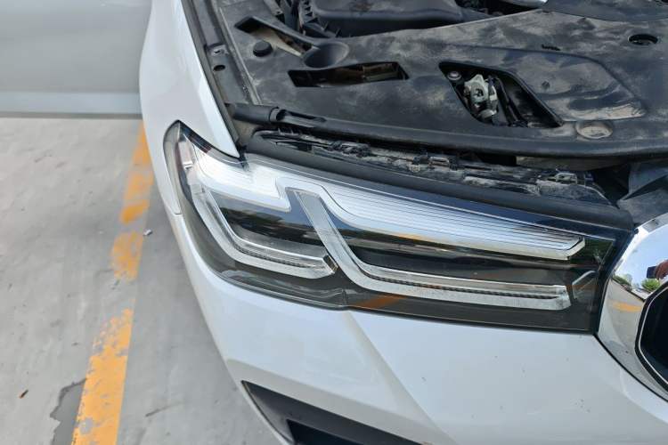 Used BMW 5 Series 2022 Restyled 530Li Leading Edition M Sport Package Right Front Headlight