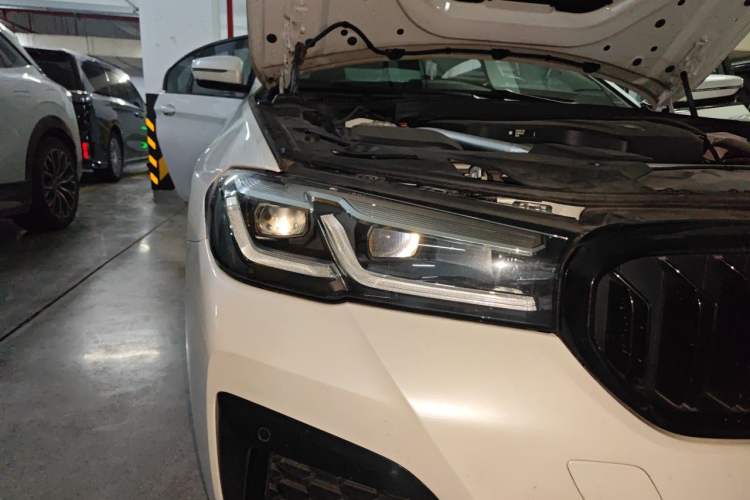 Used BMW 5 Series 2022 Second Facelift 530Li Leading Edition M Sport Package Right Front Headlight
