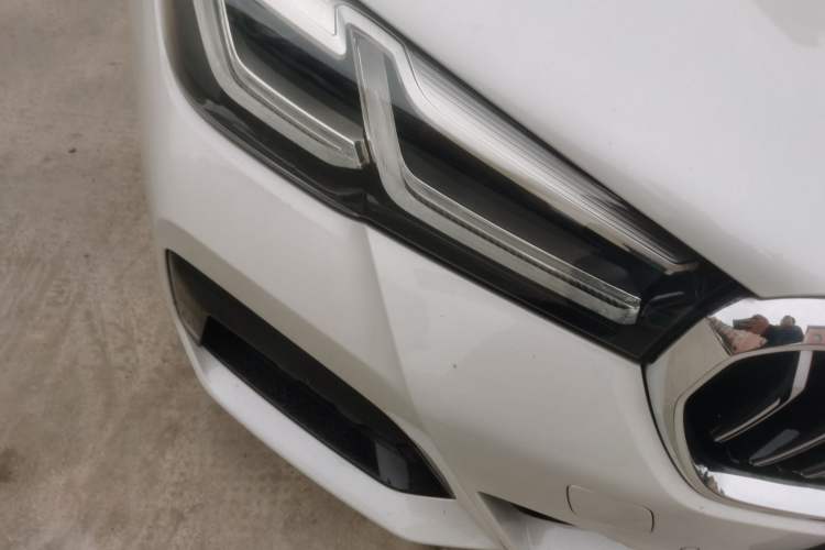 Used BMW 5 Series 2022 Restyled 530Li Leading Edition M Sport Package Right Front Headlight