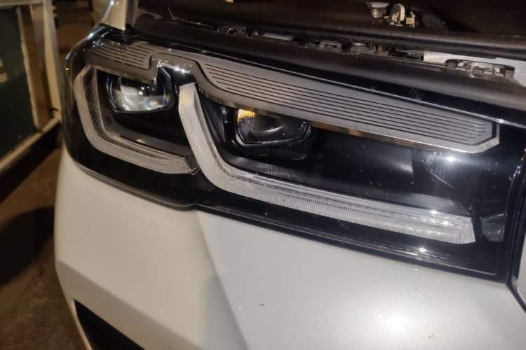 Used BMW 5 Series 2022 Restyled 530Li Leading Edition M Sport Package Right Front Headlight