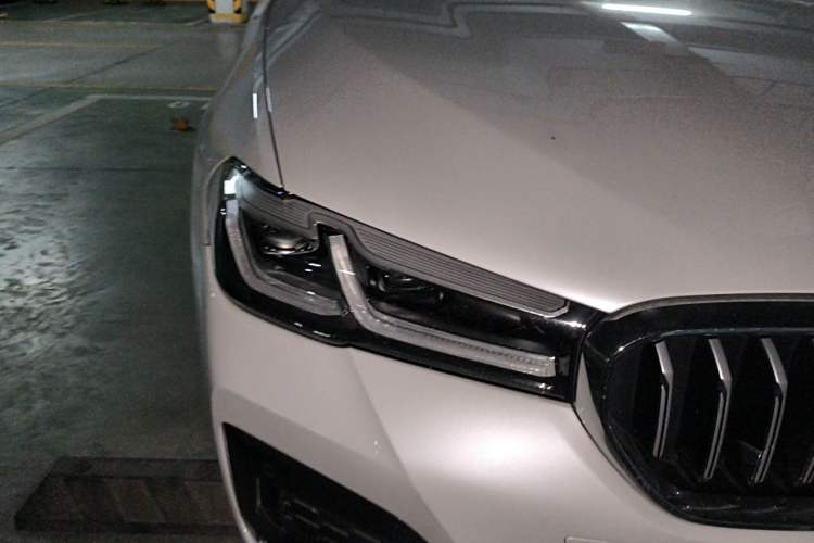 Used BMW 5 Series 2022 Restyled 530Li Leading Edition M Sport Package Right Front Headlight
