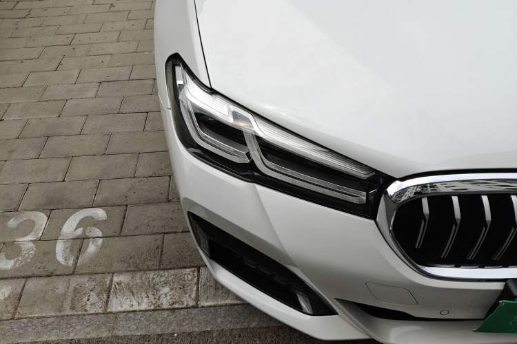 Used BMW 5 Series 2022 Second Facelift 530Li Luxury Version M Sport Package Right Front Headlight