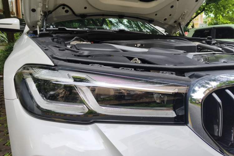 Used BMW 5 Series 2022 Revised Version 3 530Li Luxury Edition M Sport Package Right Front Headlight