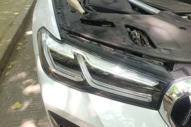 Used BMW 5 Series 2022 Second Facelift 530Li Luxury Version M Sport Package Right Front Headlight