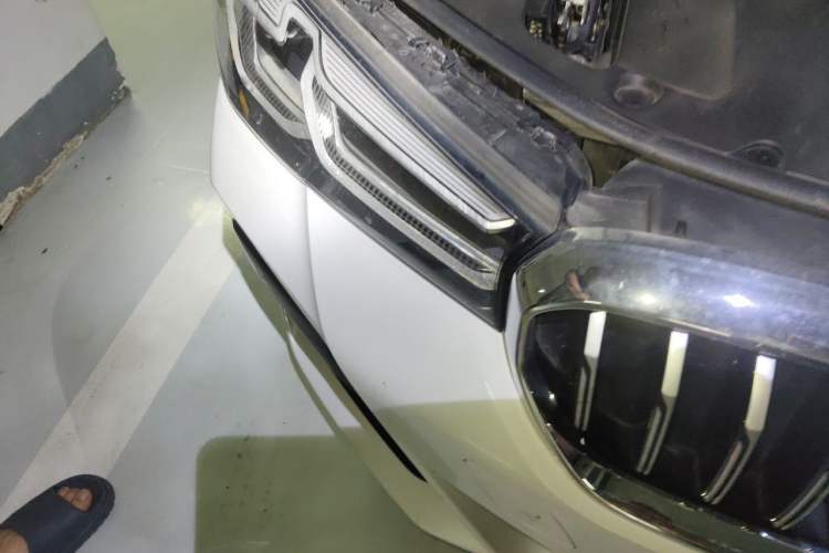 Used BMW 5 Series 2022 Second Facelift 530Li Luxury Version M Sport Package Right Front Headlight