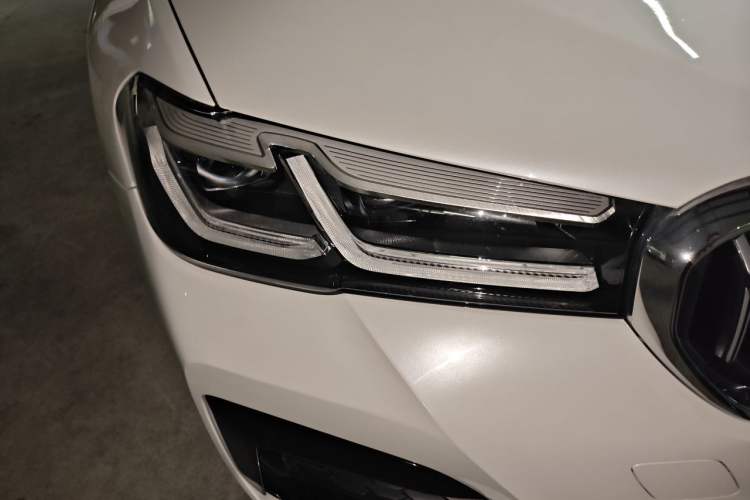 Used BMW 5 Series 2022 Restyled 530Li Leading Edition M Sport Package Right Front Headlight