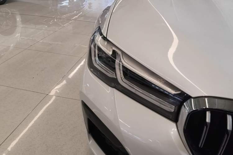 Used BMW 5 Series 2022 Restyled 530Li Leading Edition M Sport Package Right Front Headlight
