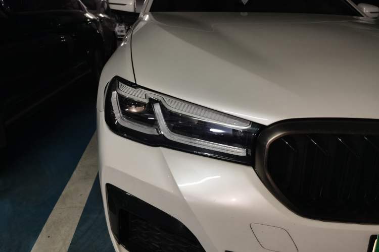 Used BMW 5 Series 2022 530Li Luxury Edition M Sport Package Right Front Headlight