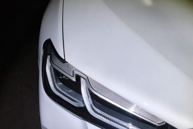 Used BMW 5 Series 2022 530Li Luxury Edition M Sport Package Right Front Headlight