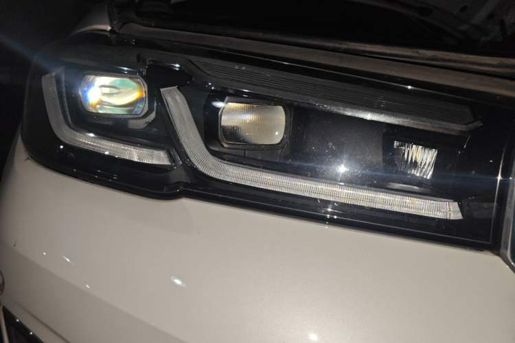 Used BMW 5 Series 2022 Updated 530Li Leading Edition Luxury Package Right Front Headlight