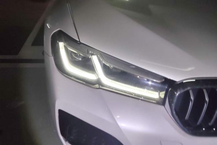Used BMW 5 Series 2022 Second Facelift 530Li Luxury Version M Sport Package Right Front Headlight