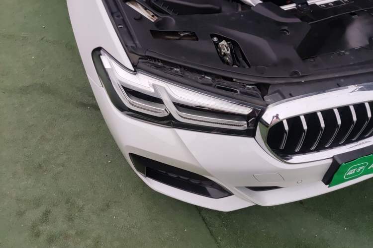 Used BMW 5 Series 2022 525Li M Sport Package Right Front Headlight