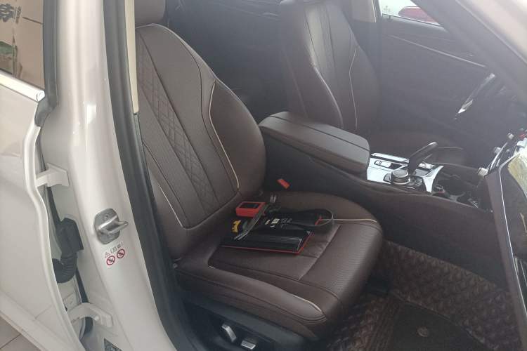 Used BMW 5 Series 2022 Restyled 525Li Luxury Package Right Front Seat