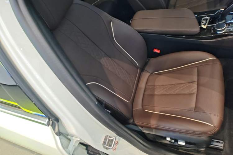 Used BMW 5 Series 2022 Restyled 525Li M Sport Package Right Front Seat