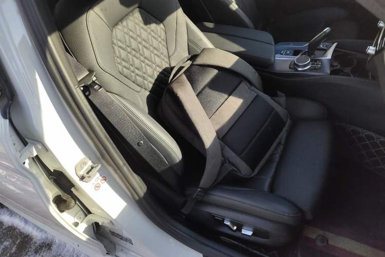 Used BMW 5 Series 2022 Second Facelift 525i M Sport Package Right Front Seat