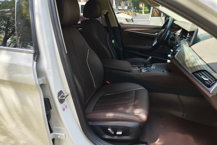 Used BMW 5 Series 2022 Second Facelift 530Li Leading Edition M Sport Package Right Front Seat
