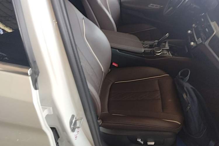 Used BMW 5 Series 2022 Second Facelift 525Li M Sport Package Right Front Seat