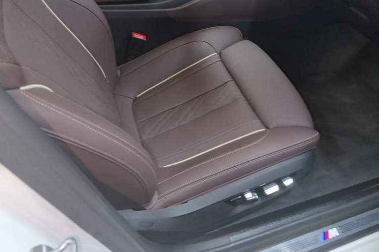 Used BMW 5 Series 2022 Revised Version 3 530Li Luxury Edition M Sport Package Right Front Seat